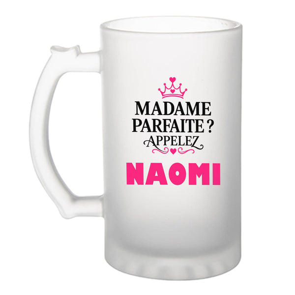 Verre à Bière Madame Parfaite Naomi - Beer Glass - Idée Chope de Bière Cadeau Anniversaire Fête Original Famille Travail Départ Collègue Retraite Noël.