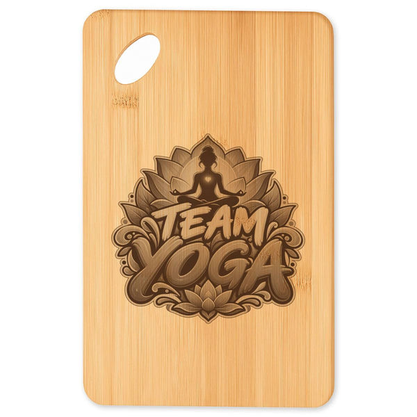Planche à Découper Team yoga | Plateau Apéro Bambou Gravé 30 × 20 cm | Cuisine Barbecue Apéritif | Idée Cadeau Yogi Yogini Crémaillère Noël