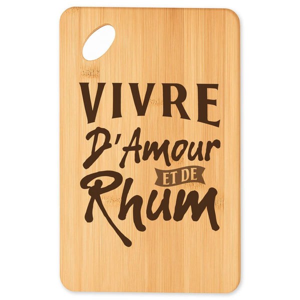 Planche à Découper Vivre d'Amour et de Rhum | Plateau Apéro Bambou Gravé 30 × 20 cm | Cuisine Barbecue Apéritif | Idée Cadeau Amateur de Rhum Crémaillère Noël