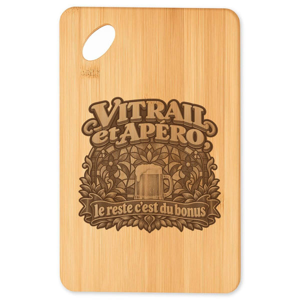 Planche à Découper Vitrail et apéro, le reste c'est du bonus | Plateau Apéro Bambou Gravé 30 × 20 cm | Cuisine Barbecue Apéritif | Idée Cadeau Passionné et Passionnée Vitrail Crémaillère Noël