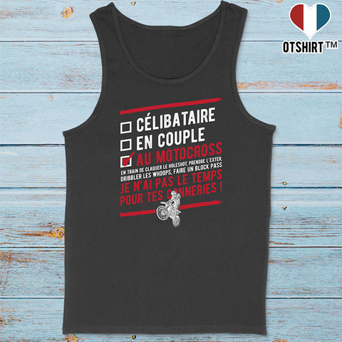Débardeur homme célibataire au motocross