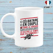 Mug célibataire dans le garage