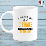 Mug jouer de la cithare et ignorer le monde