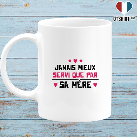 Mug par sa mère