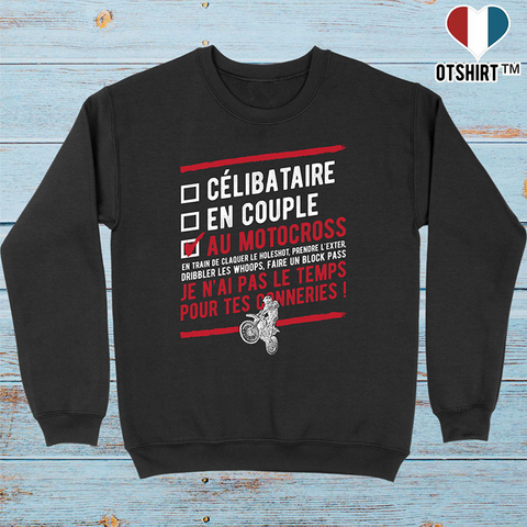 Pull homme célibataire au motocross