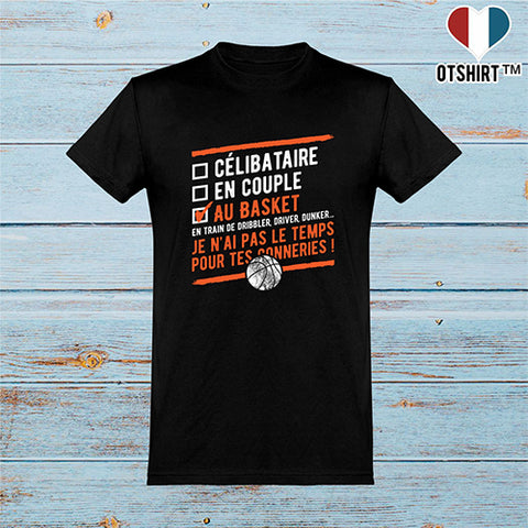 T shirt homme célibataire au basket