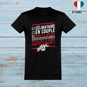  T shirt homme célibataire dans le garage