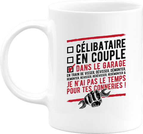 Mug célibataire dans le garage