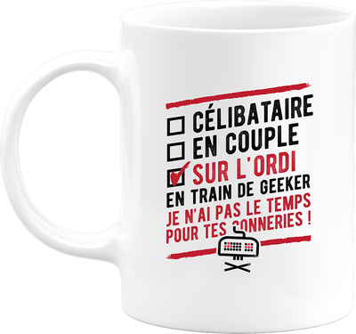 Mug célibataire sur l'ordi