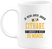 Mug jouer de la cithare et ignorer le monde