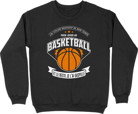 Pull homme jouer au basketball